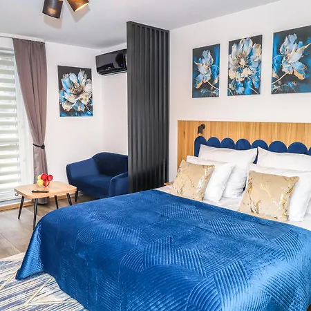 - Apartmanhotel Varsó
