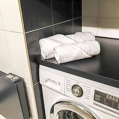 - Ξενοδοχείο με διαμερίσματα 4*