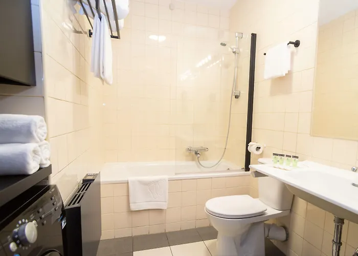 - Hotel apartamentowy