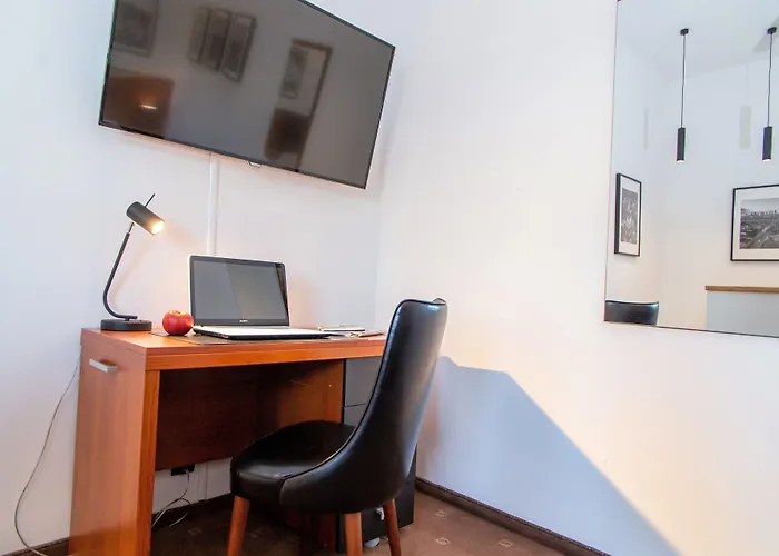 - Hotel apartamentowy Warszawa