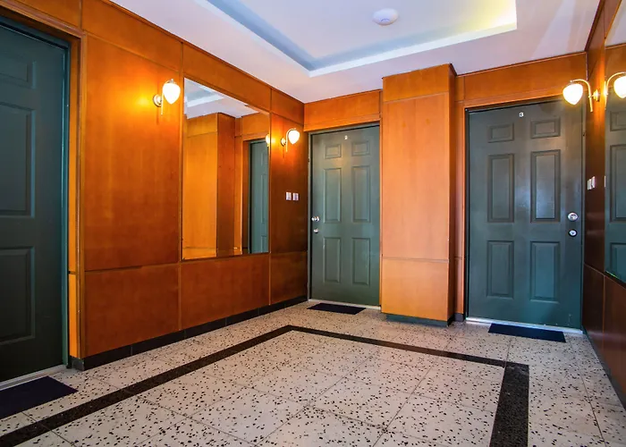 - Hotel apartamentowy